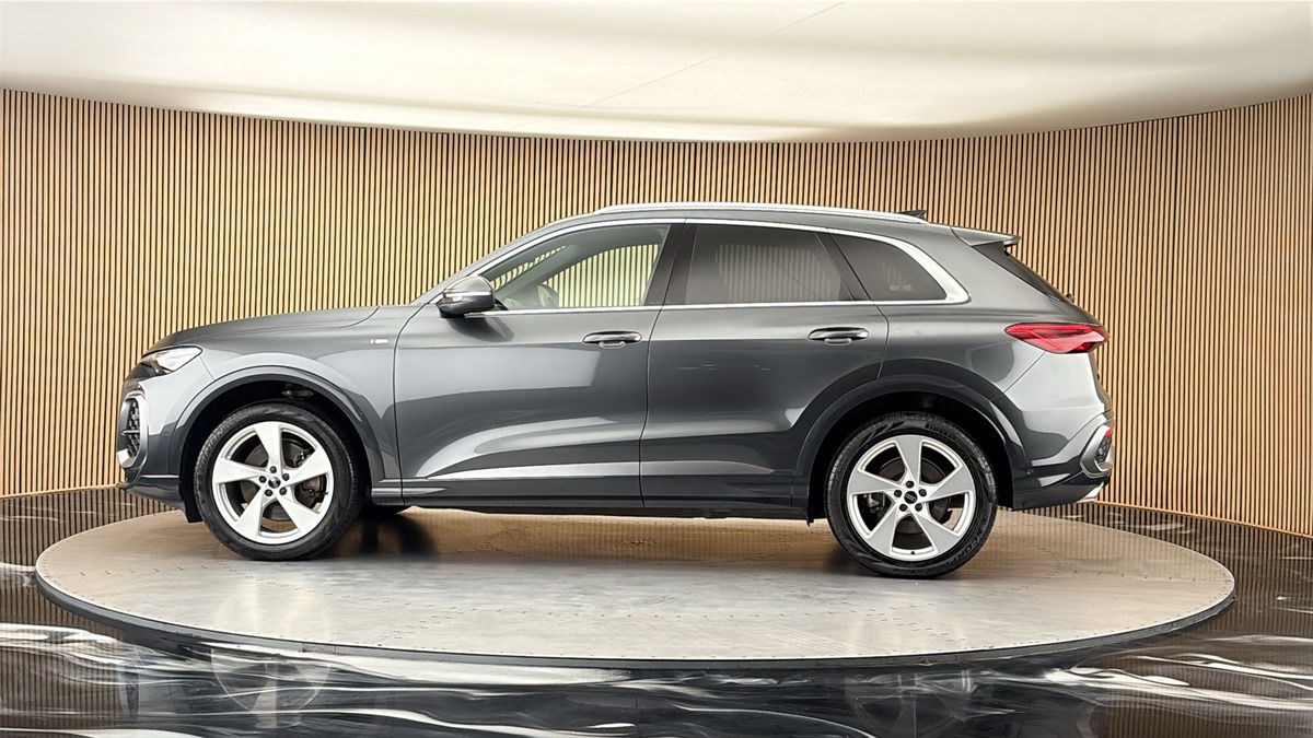 More views of Audi Q5