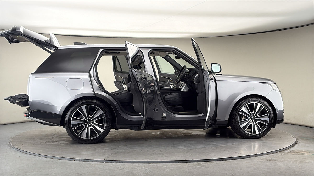 More views of Land Rover Range Rover