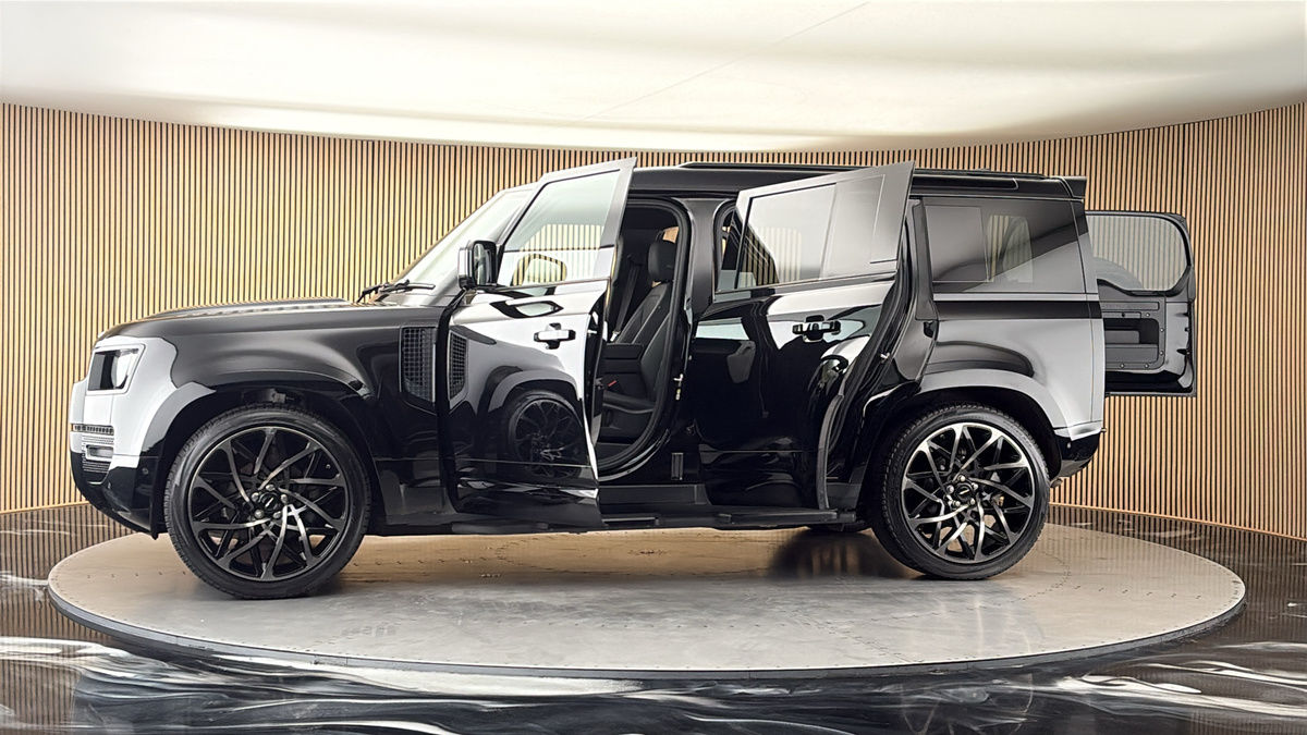 More views of Land Rover Defender 110