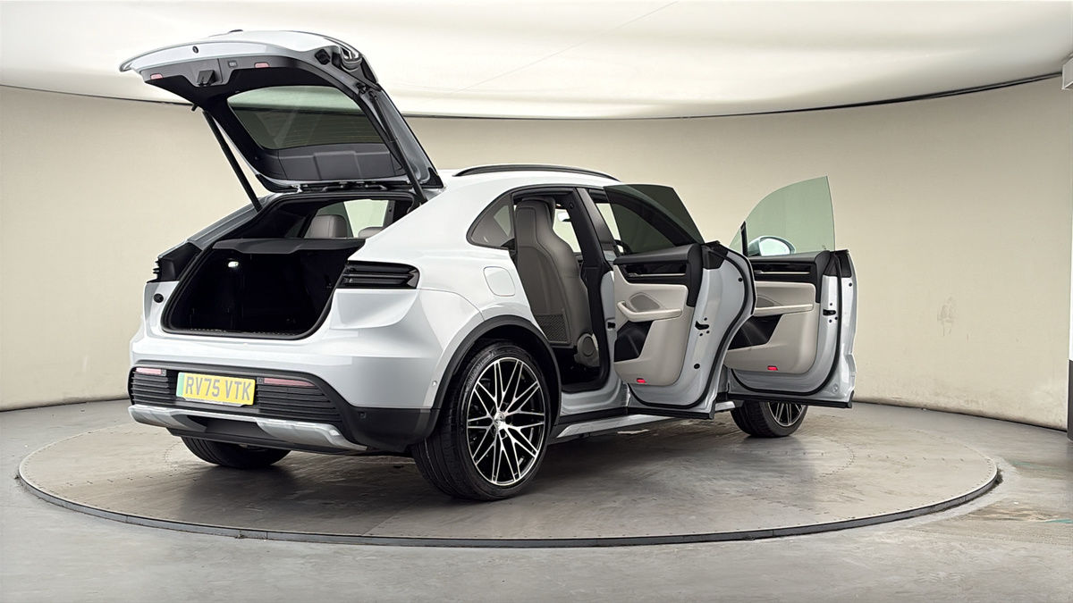 More views of Porsche Macan