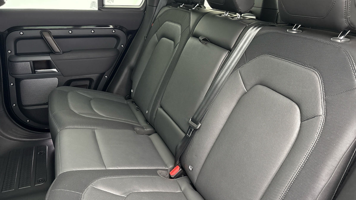 Land Rover Defender 110 Urban Image 15