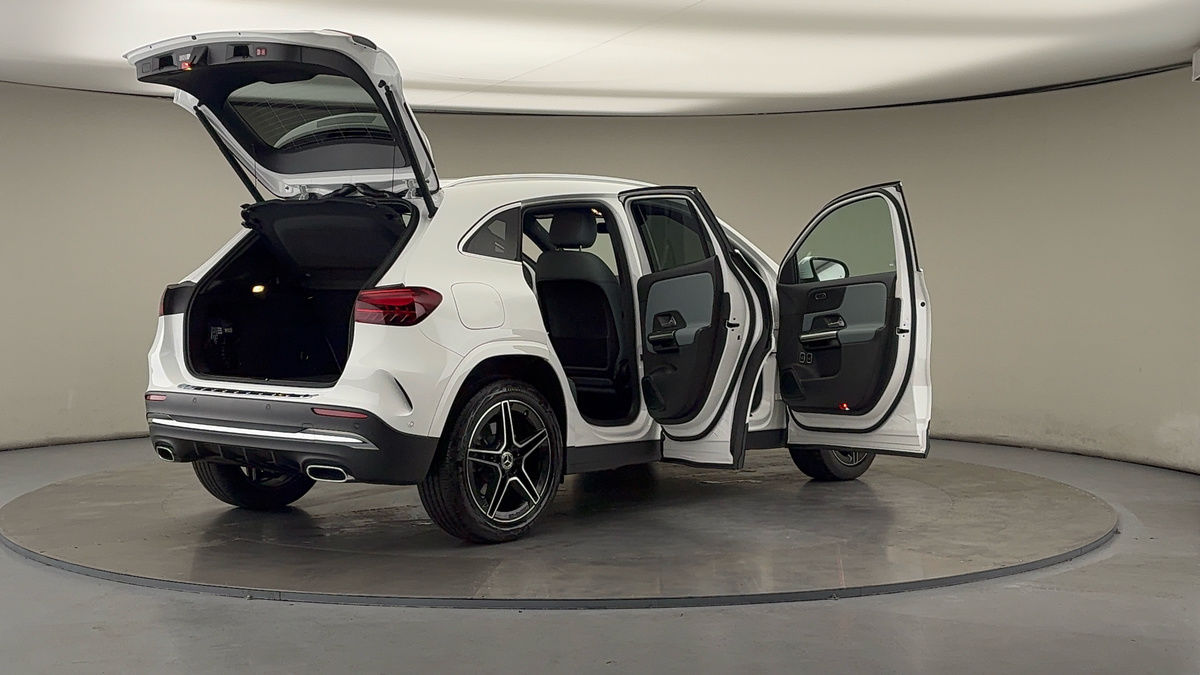 More views of Mercedes-Benz GLA