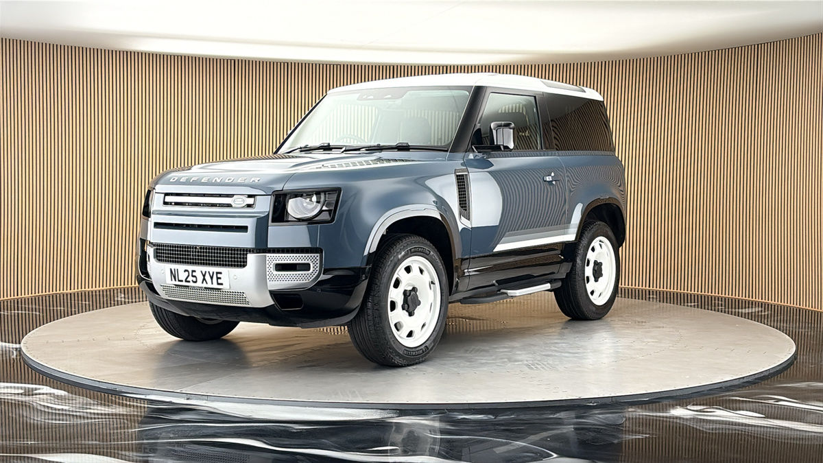 More views of Land Rover Defender 90