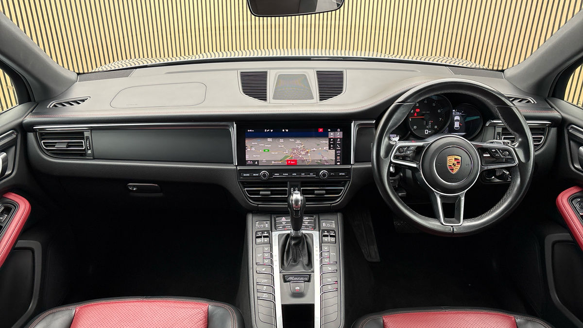 Porsche Macan Image 12