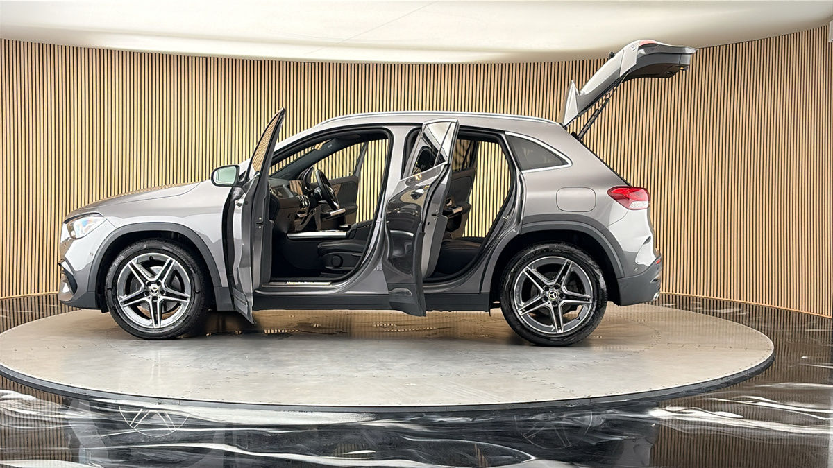 More views of Mercedes-Benz GLA