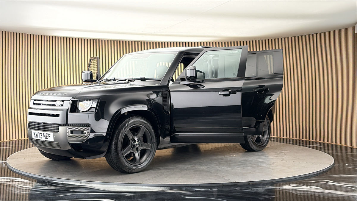 Land Rover Defender 110 Image 22