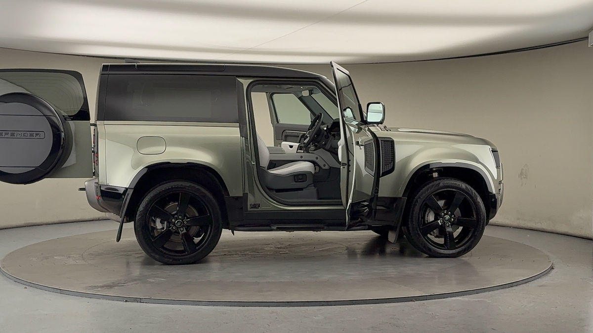 More views of Land Rover Defender 90