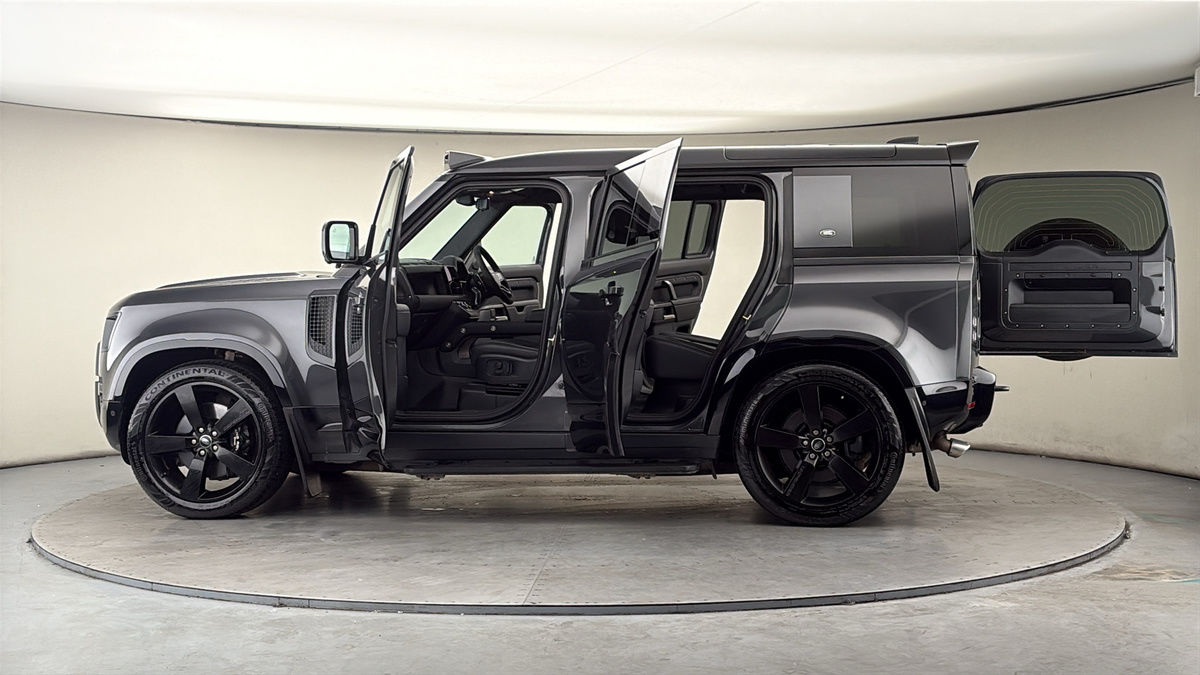 More views of Land Rover Defender 110