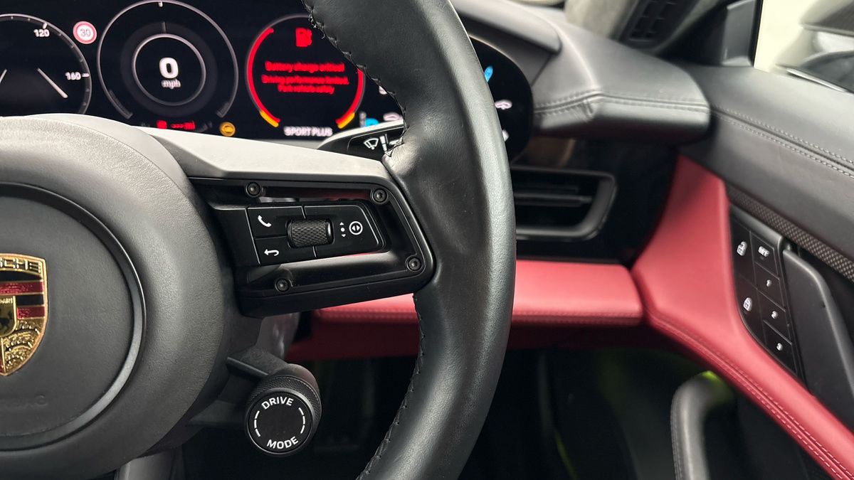 Porsche Taycan Image 15