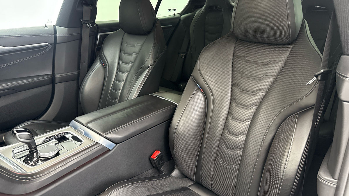 BMW 8 Series Image 6
