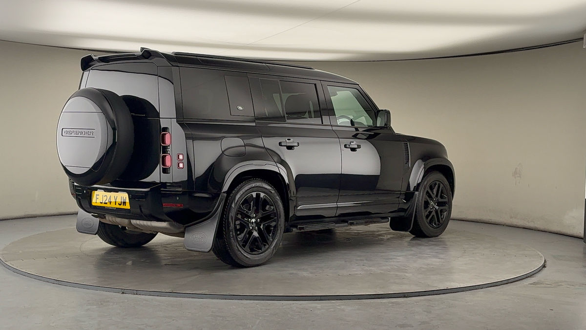 Land Rover Defender 110 Image 21