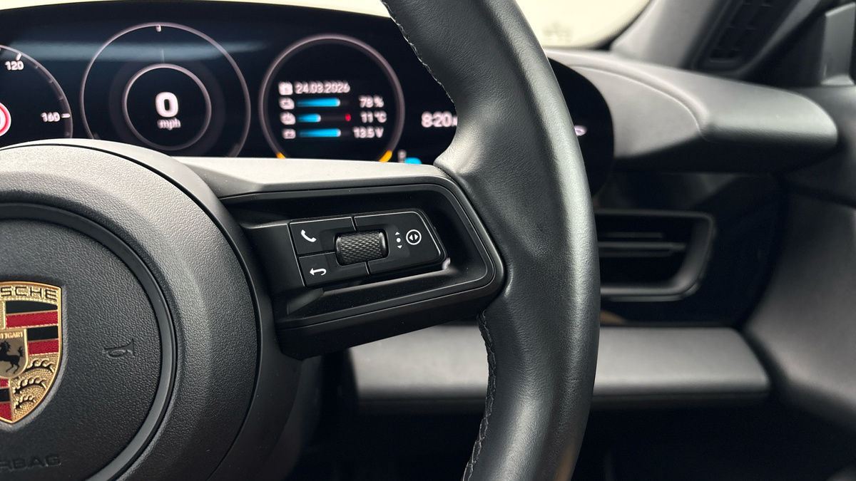 Porsche Taycan Image 15