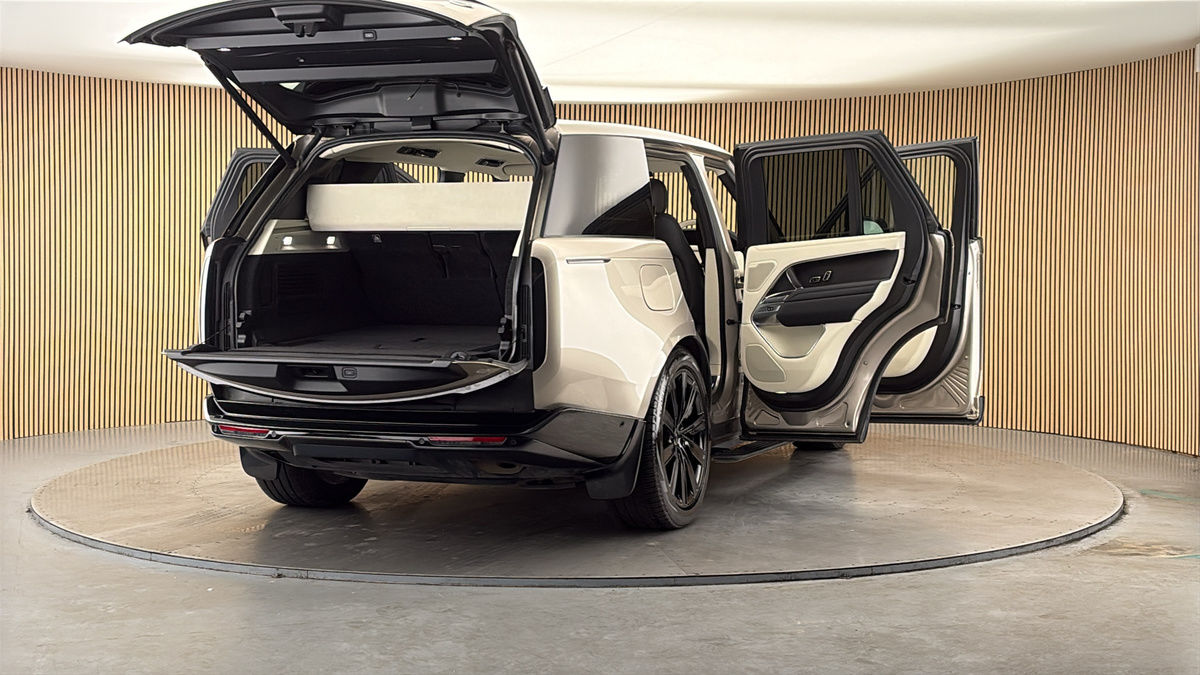 More views of Land Rover Range Rover