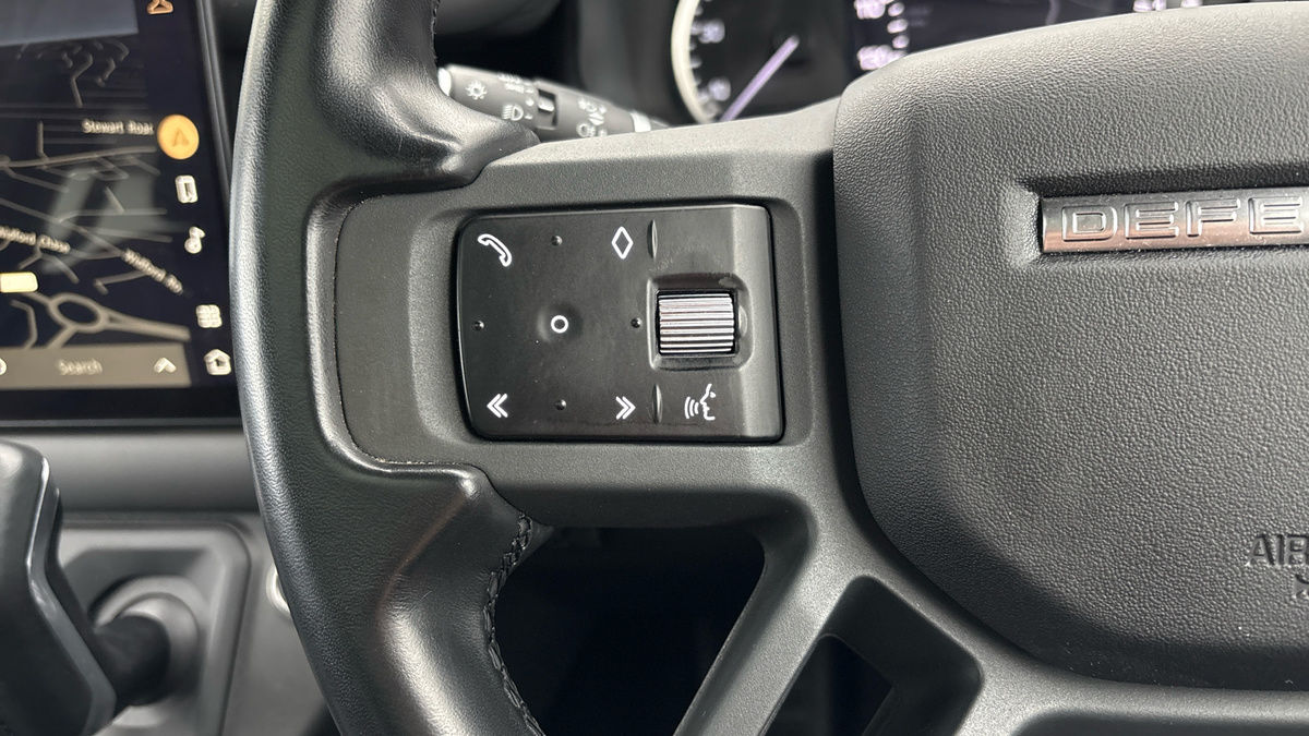 Land Rover Defender 110 Image 13