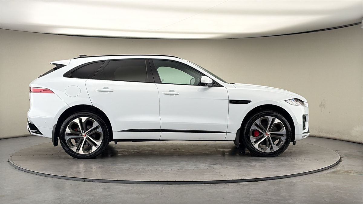 Jaguar F-PACE Image 16