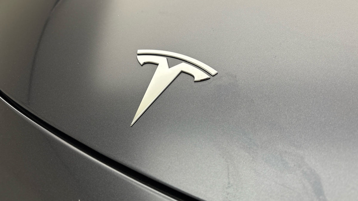 Tesla Model 3 Image 24