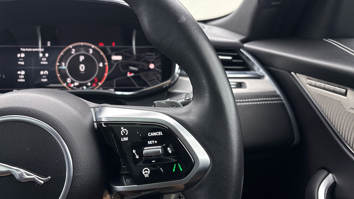 Jaguar F-PACE Image 14