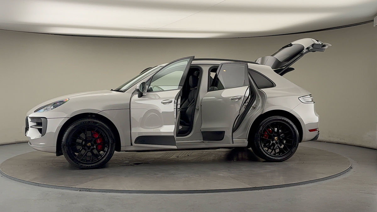 More views of Porsche Macan