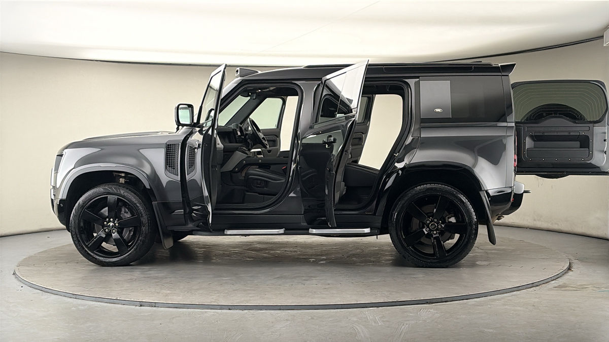 More views of Land Rover Defender 110