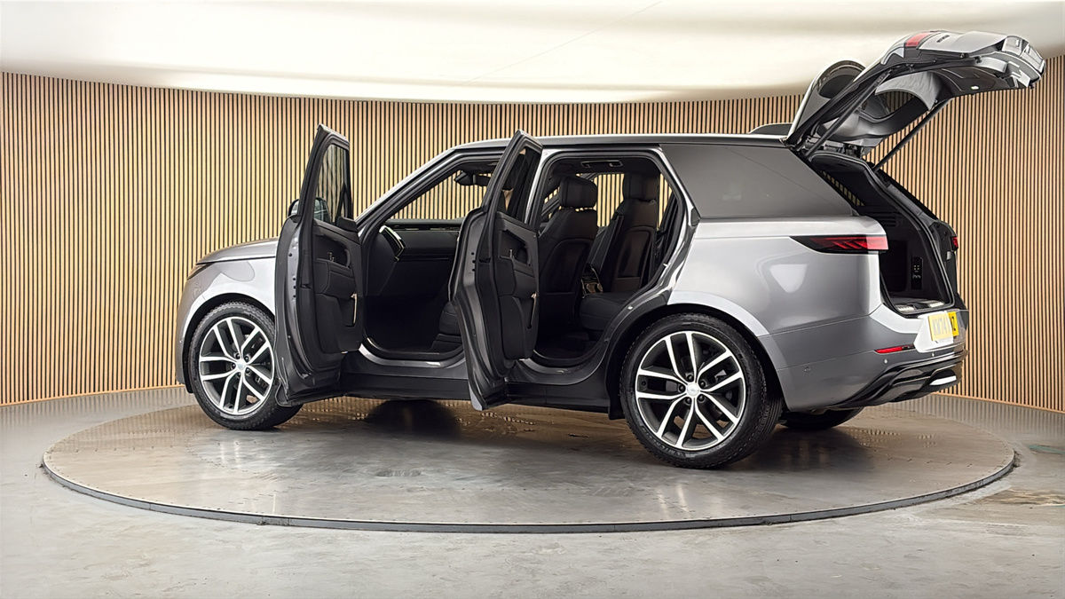More views of Land Rover Range Rover Sport