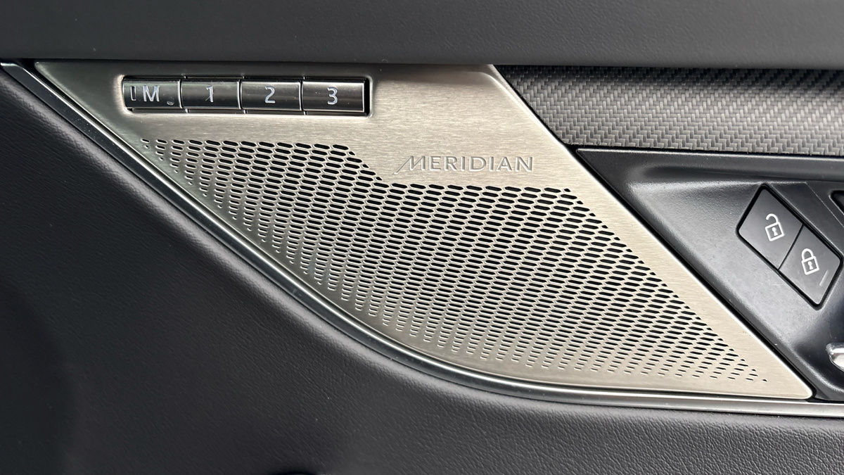 Jaguar F-PACE Image 26