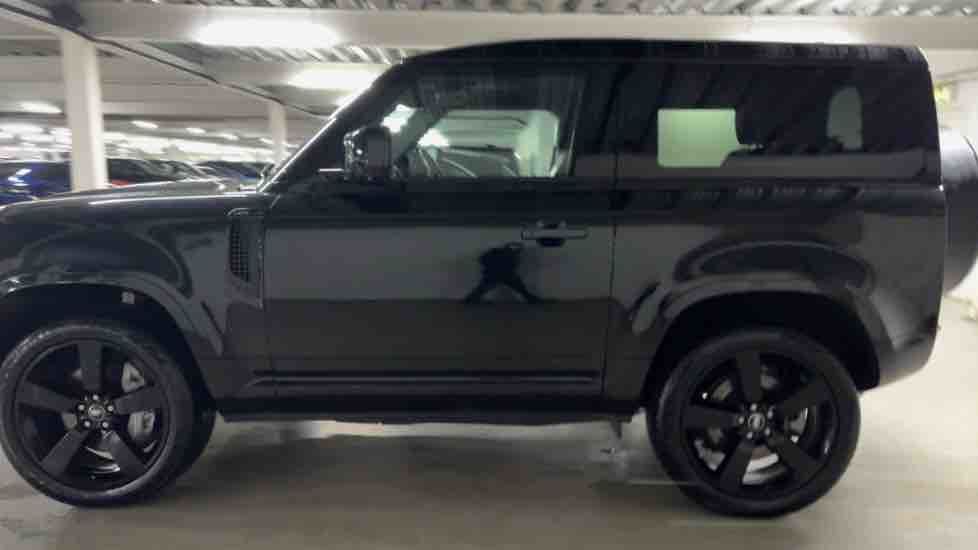 More views of Land Rover Defender 90