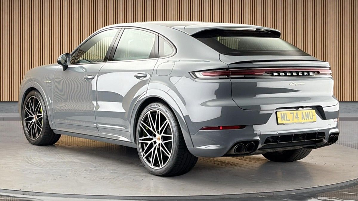 Porsche Cayenne Image 2