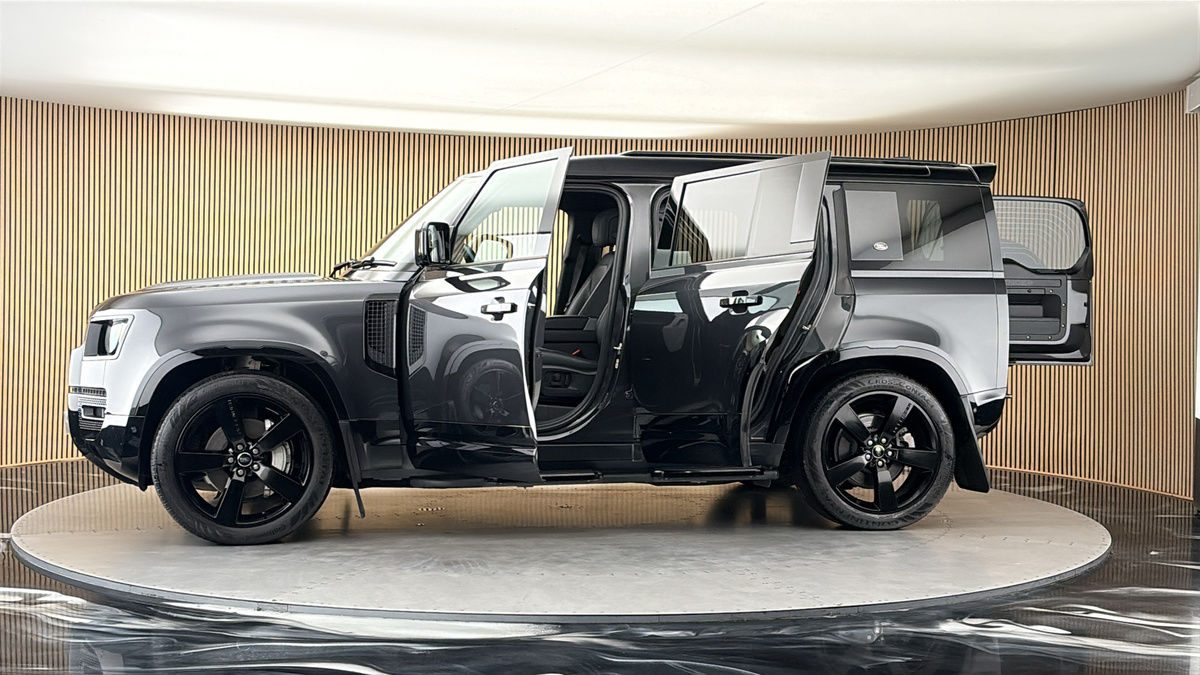 More views of Land Rover Defender 110