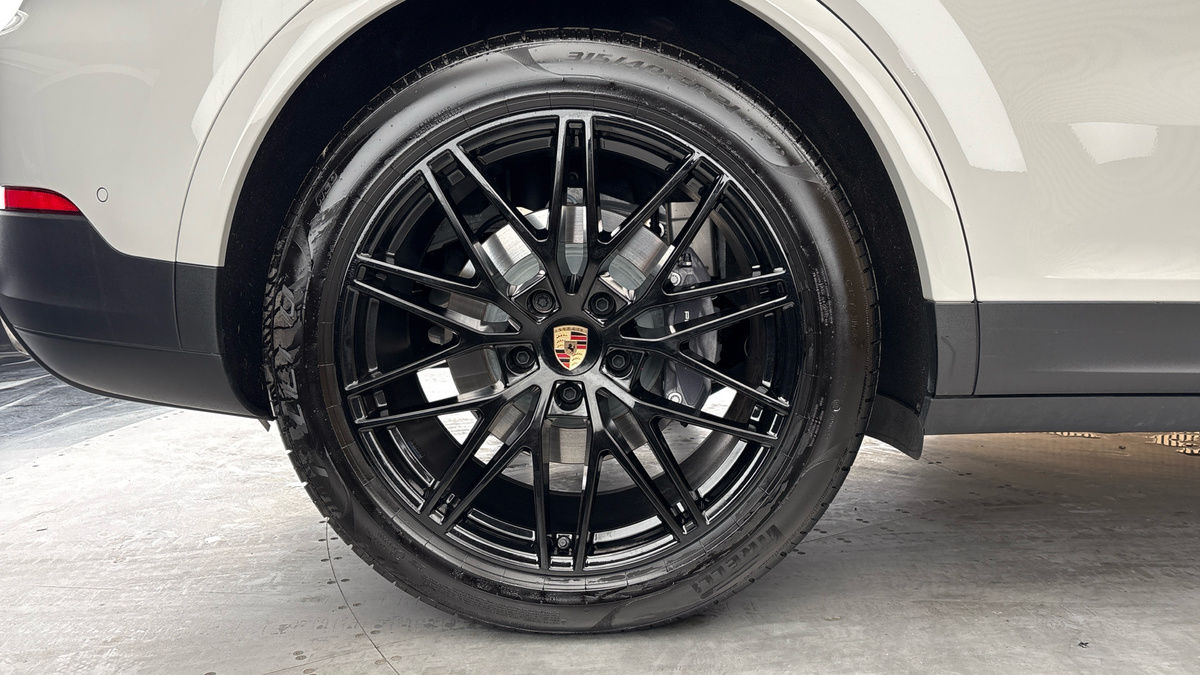 Porsche Cayenne Image 10