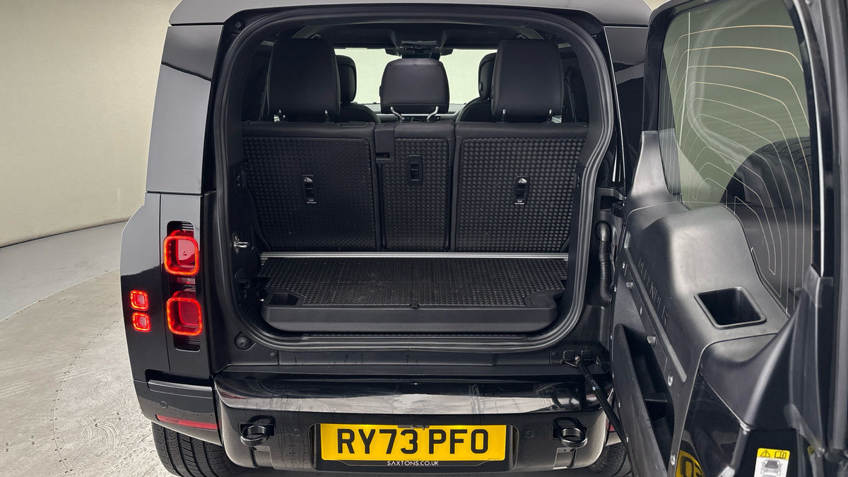Land Rover Defender 90 Image 11
