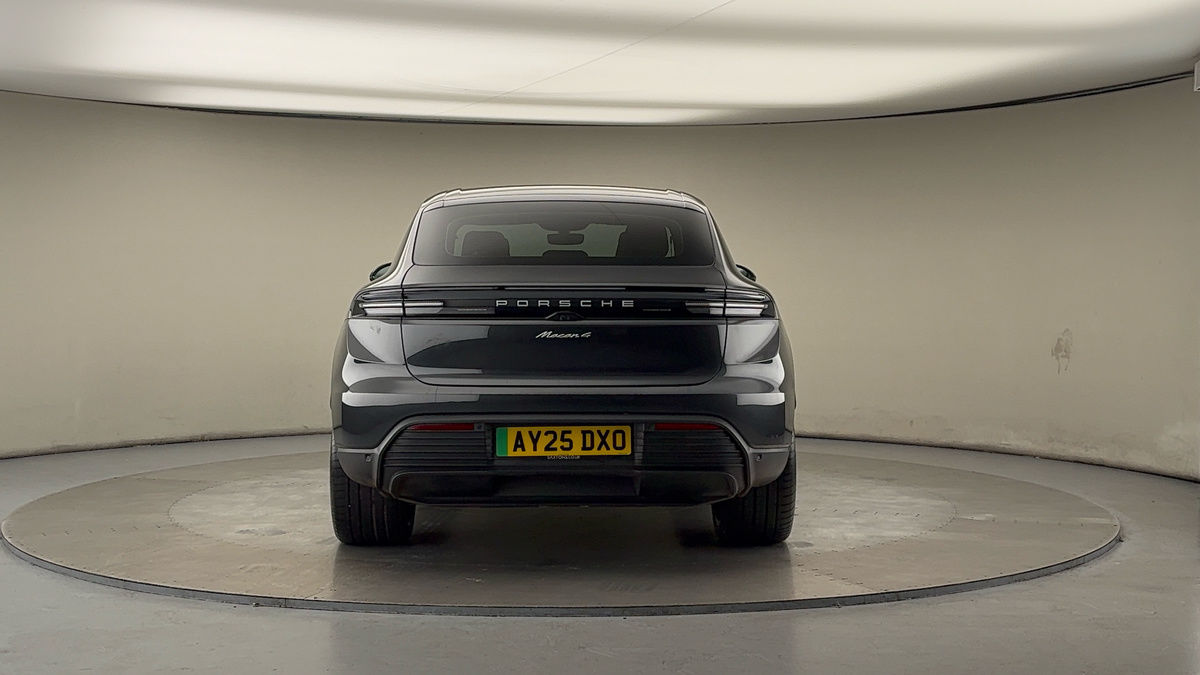 Porsche Macan Image 8