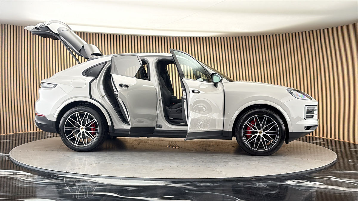 More views of Porsche Cayenne