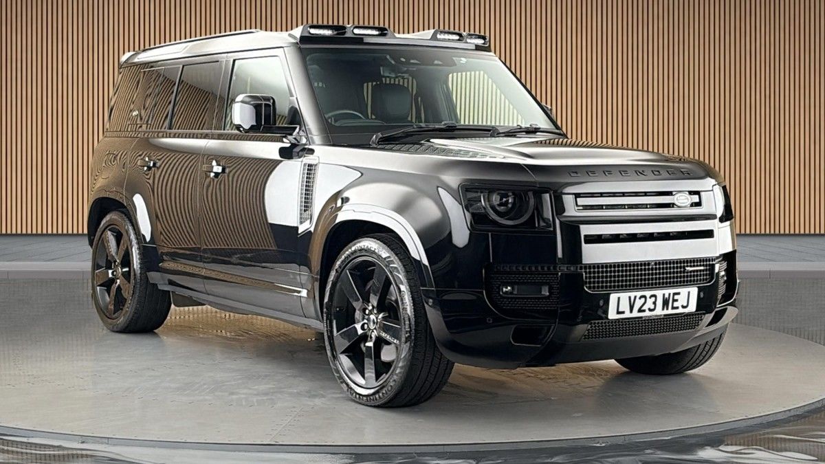 Land Rover Defender 110 Sticky Header Image