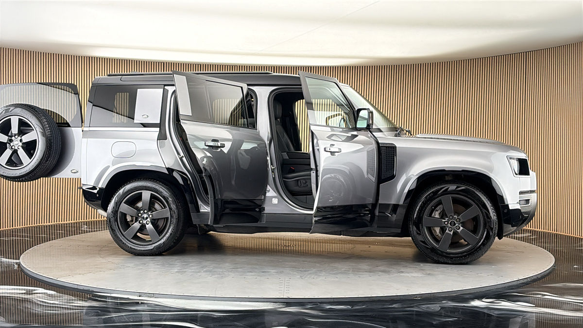 More views of Land Rover Defender 110