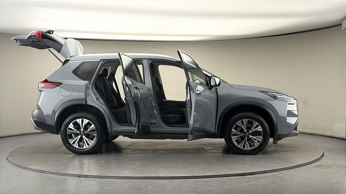 More views of Nissan X-Trail