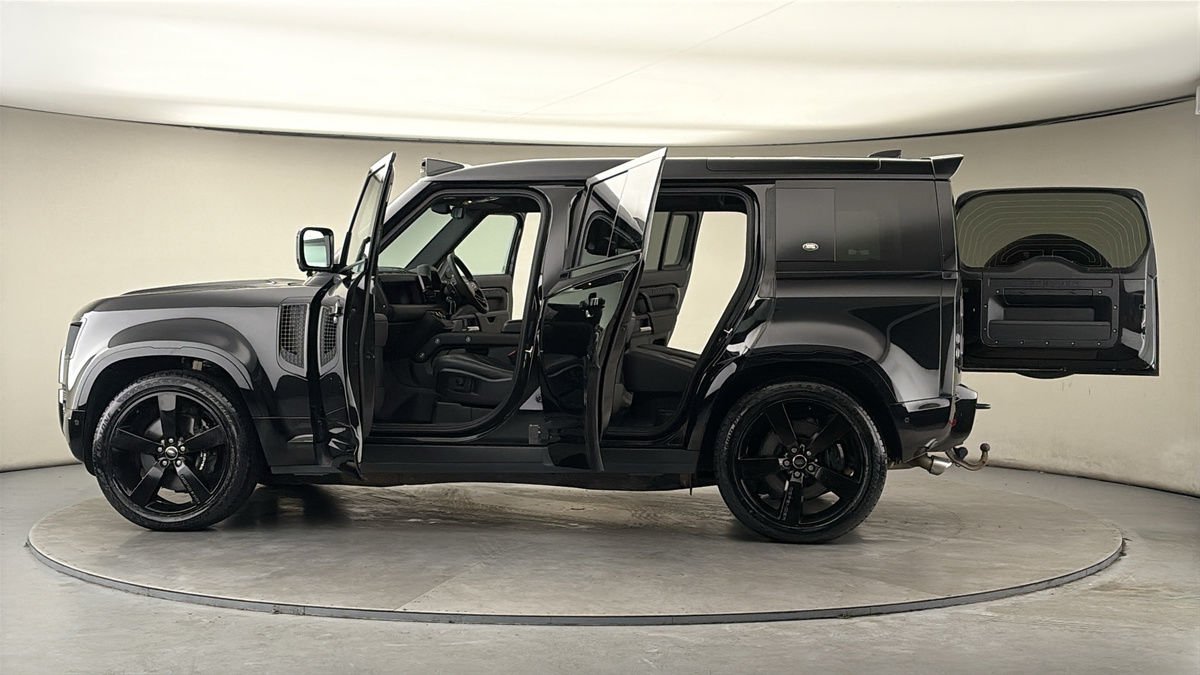 More views of Land Rover Defender 110