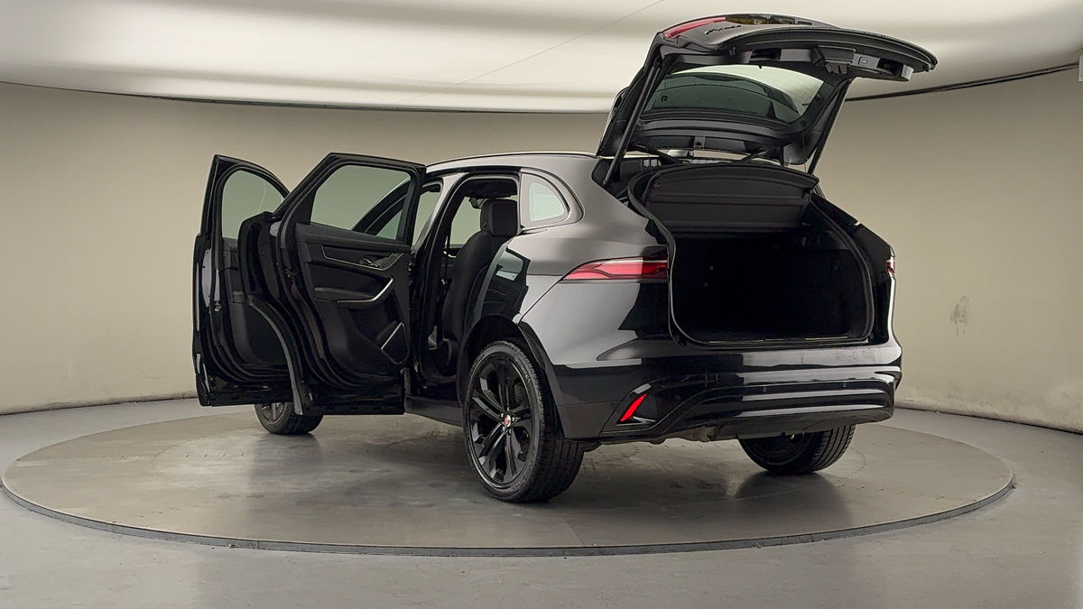 Jaguar F-PACE Image 23