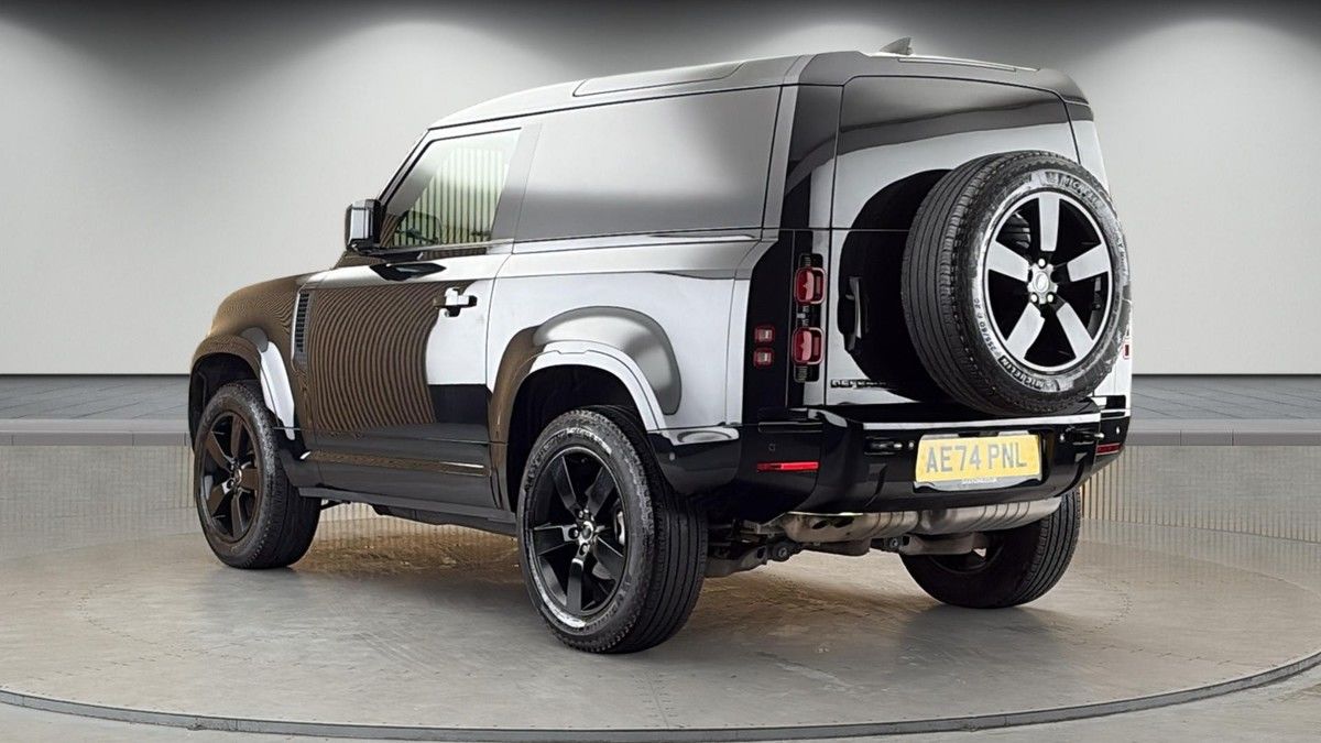 Land Rover Defender 90 Image 2