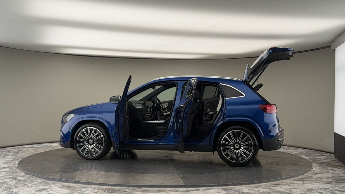 More views of Mercedes-Benz GLA