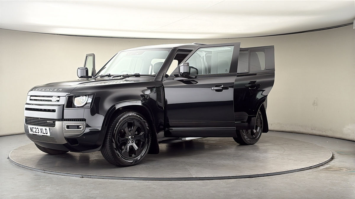 Land Rover Defender 110 Image 22