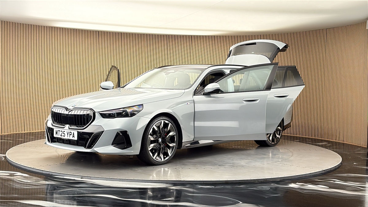 BMW 5 Series Image 22