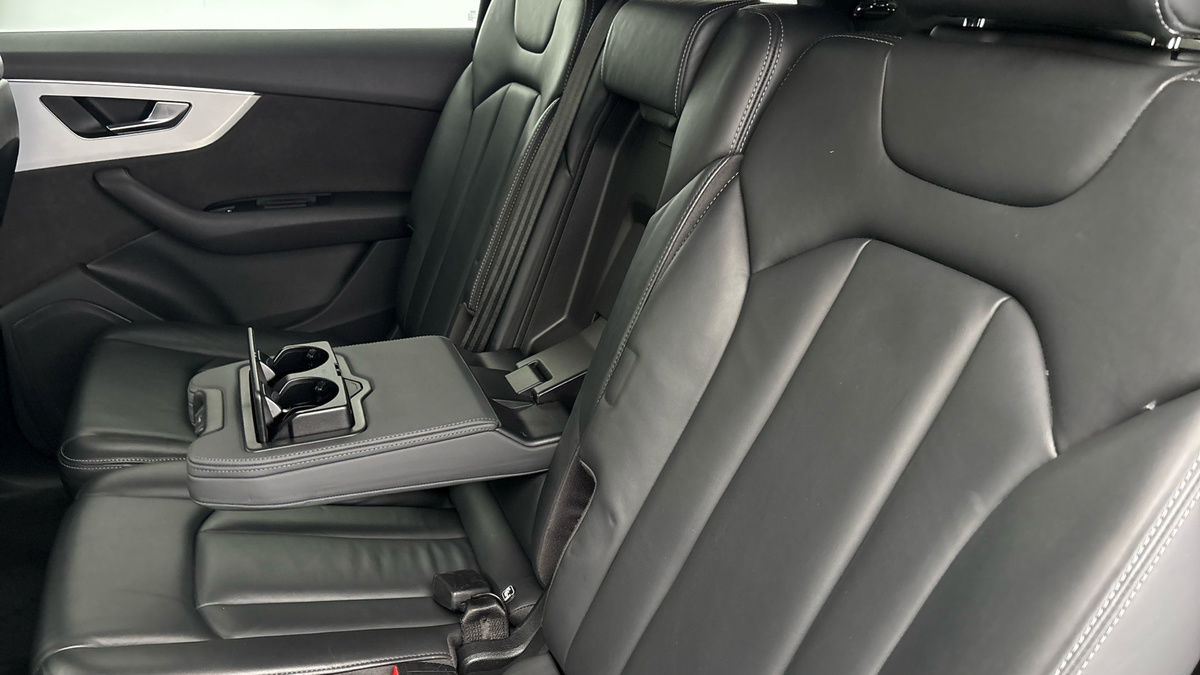 More views of Audi Q7