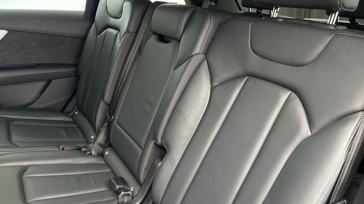 Audi Q7 Image 8