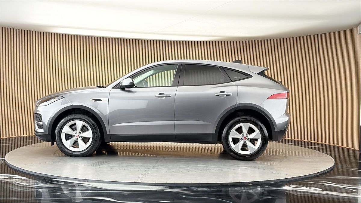 Jaguar E-PACE Image 15