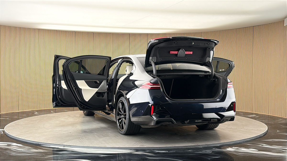 More views of BMW i5