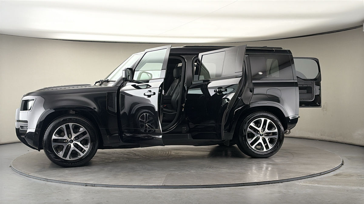 More views of Land Rover Defender 110