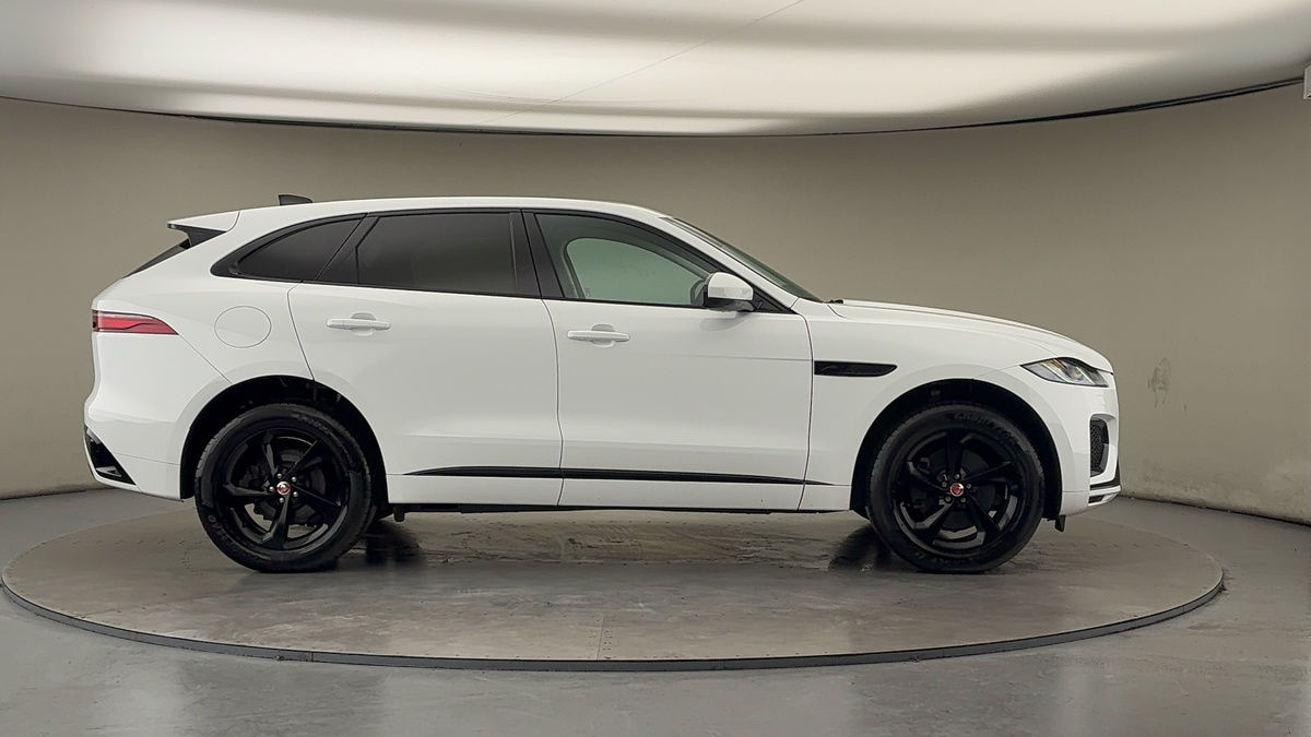 Jaguar F-PACE Image 16