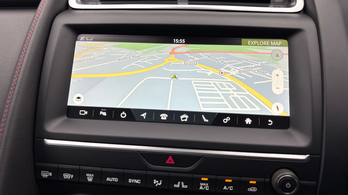 Jaguar E-PACE Image 17