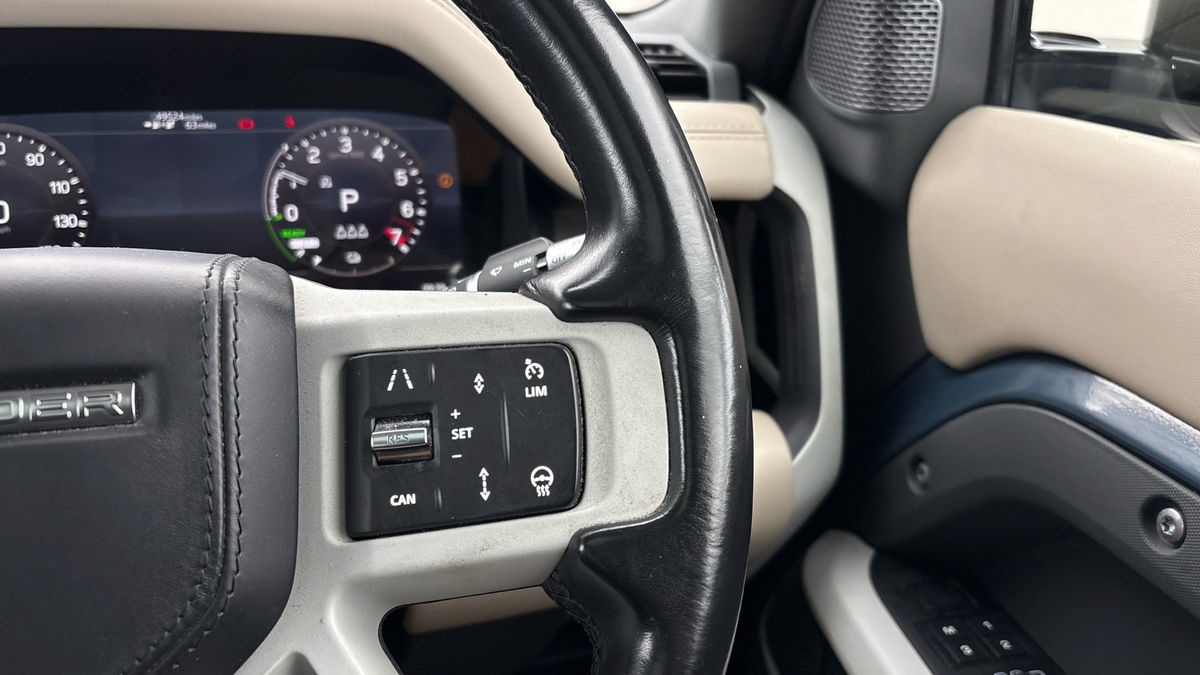 Land Rover Defender 110 Image 14