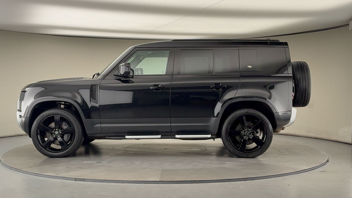 Land Rover Defender 110 Image 15